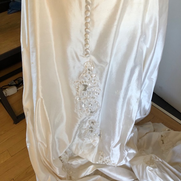 Wedding dress - Picture 10 of 16